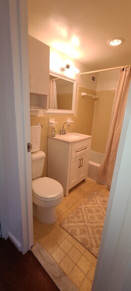 Building Photo - 10401 Grosvenor Pl