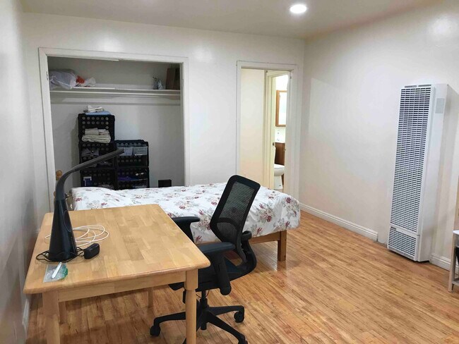 Building Photo - 479 Landfair Ave