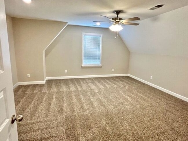 Building Photo - Now Leasing a 4-bedroom 2.5 bath home in M...