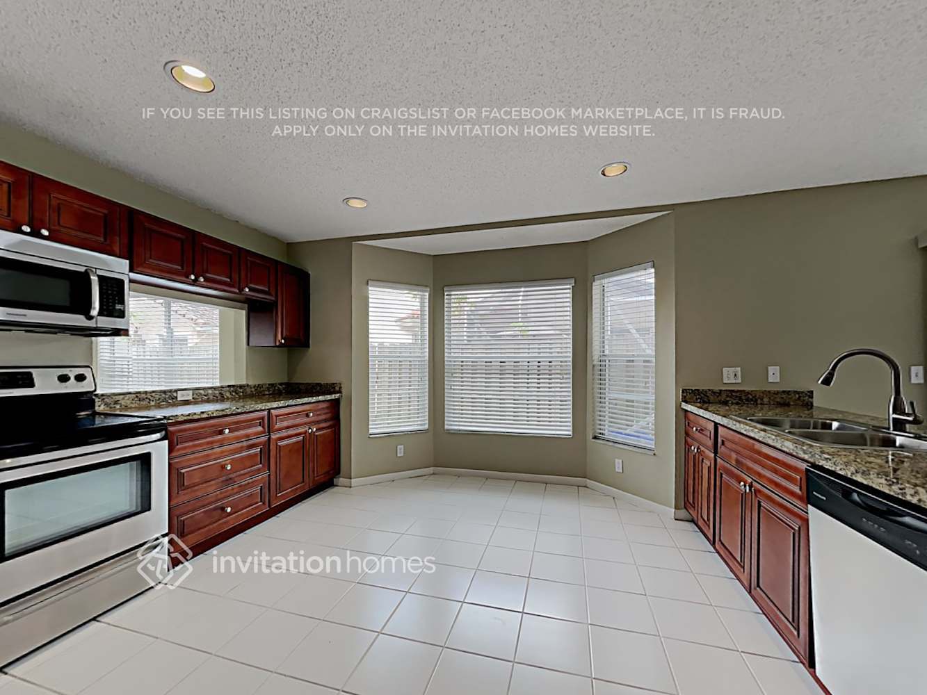 Building Photo - 10859 Buttonwood Lake Dr