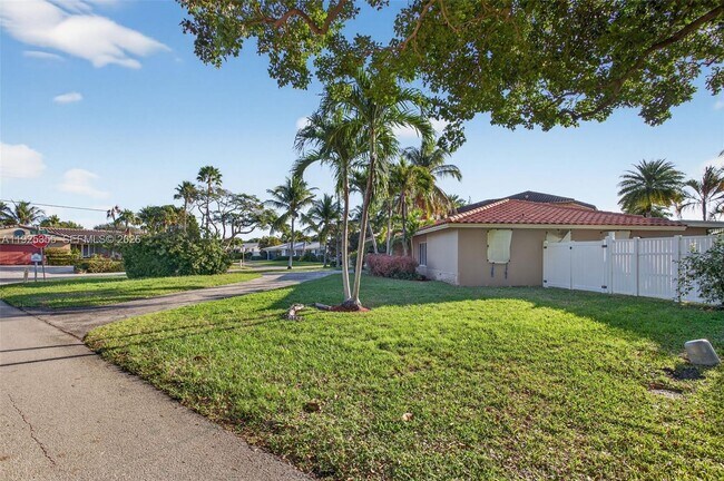 Building Photo - 4060 NE 26th Ave