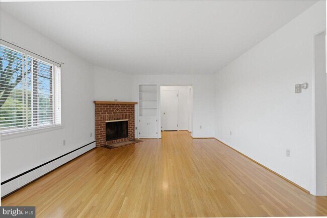 Building Photo - 3044 N Frederick Pike