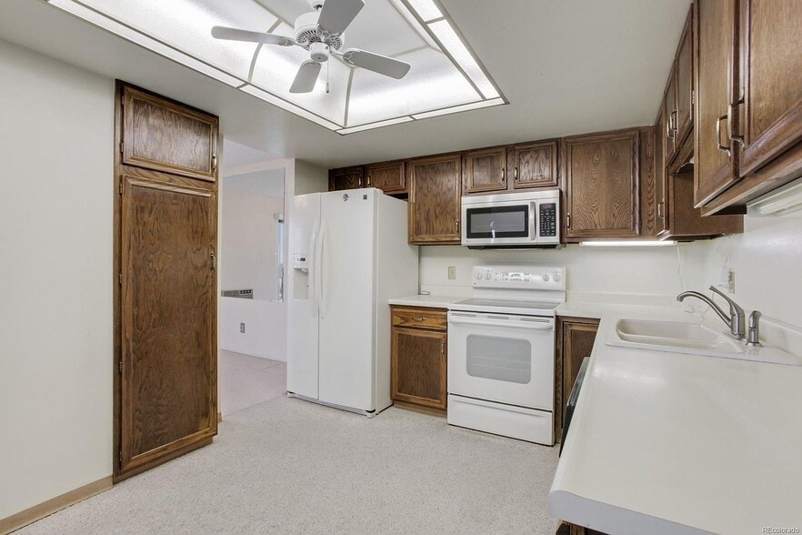 Building Photo - 14091 E Marina Dr