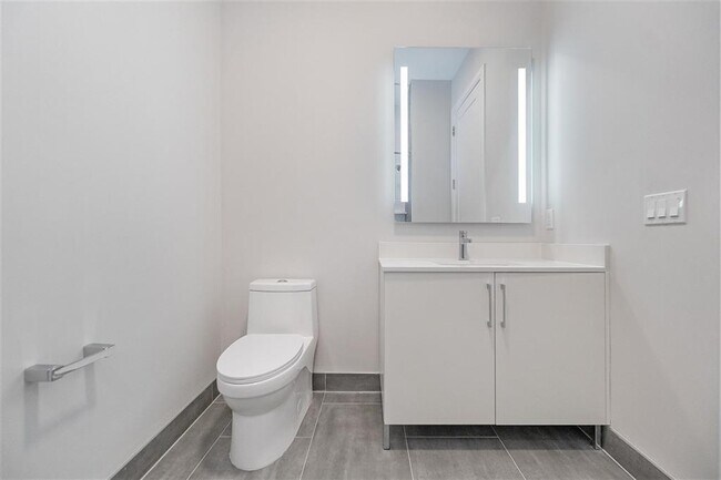 Building Photo - 119 Peter St