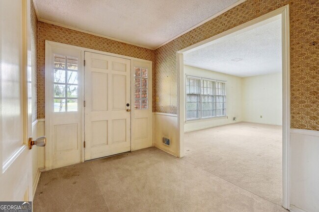Building Photo - 5140 Lakewood Dr