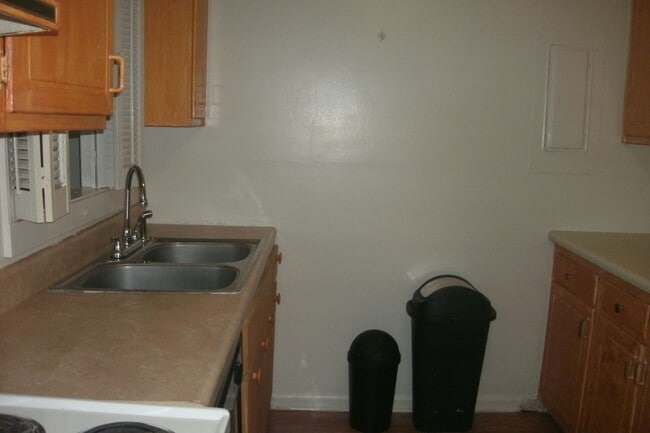 Building Photo - 508 Charlotte Ave