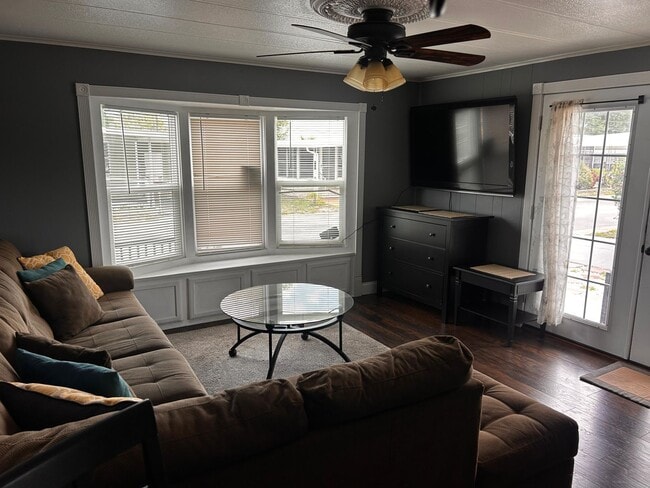 Building Photo - Charming 2-Bedroom Home in Largo – Convenient Location & Comfortable Living!