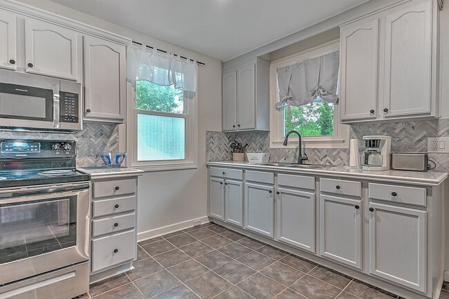 Building Photo - 1220 Morningside Cir