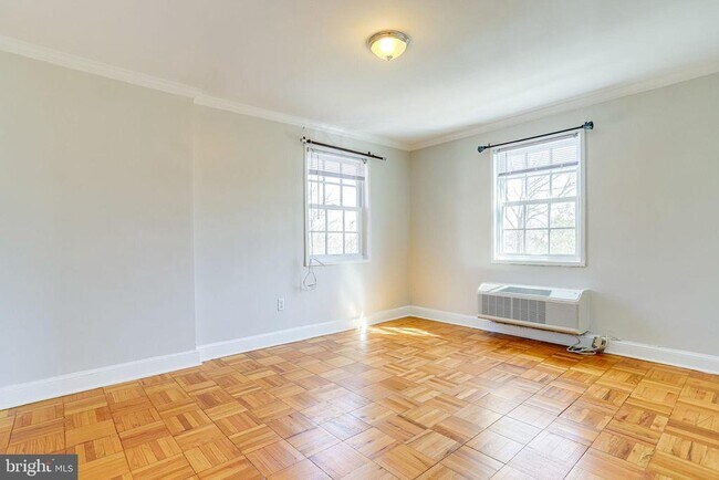 Building Photo - 1716 W Abingdon Dr