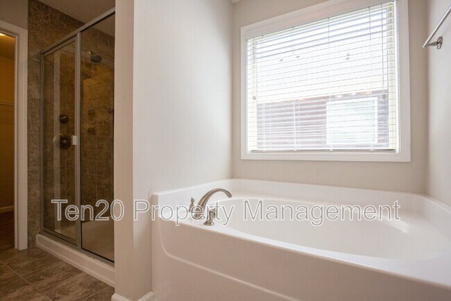 Building Photo - 7272 Sorrel Dr