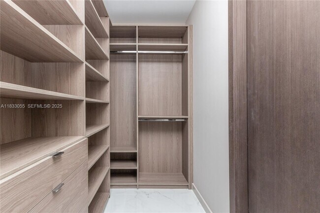 Building Photo - 851 NE 1st Ave