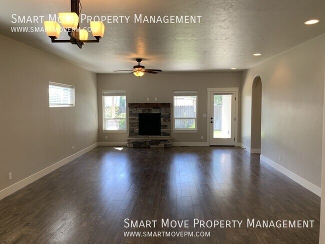 Building Photo - 9445 W Woodland Ln