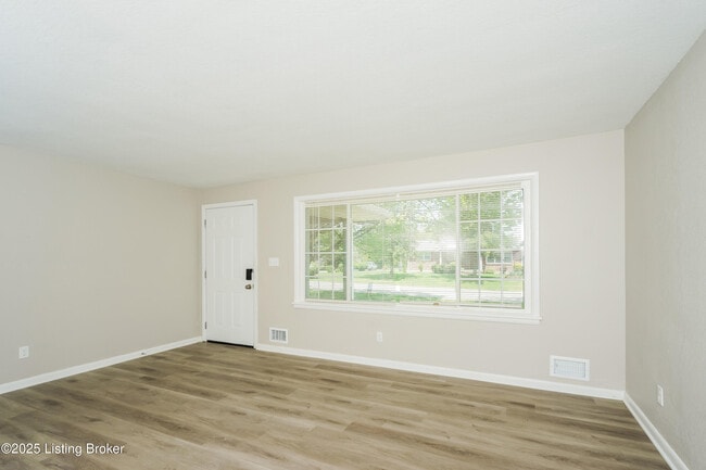 Building Photo - 6102 Jessamine Ln