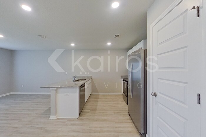 Building Photo - 4660 Malay Cir