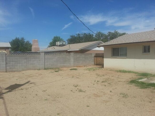 Building Photo - 7955 W Fairmount Ave