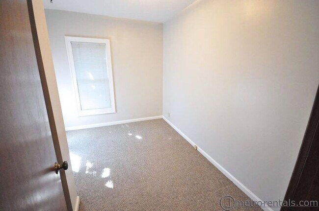 Building Photo - 1237 Indianola Ave