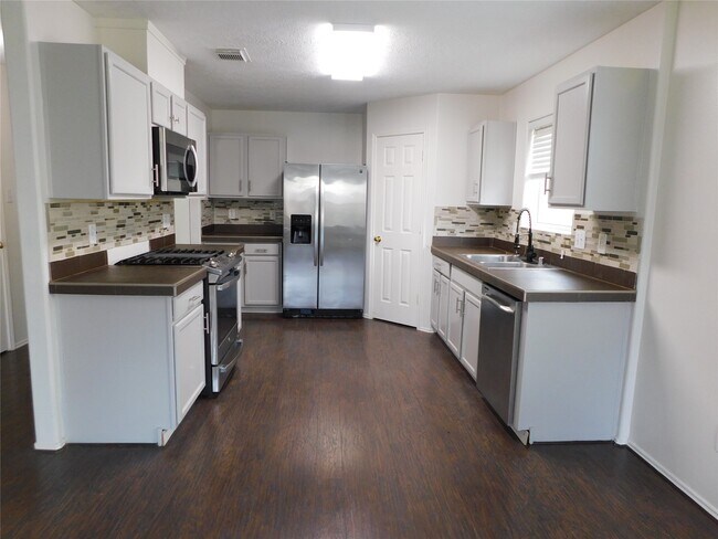 Building Photo - 19130 Yaupon Ranch Dr