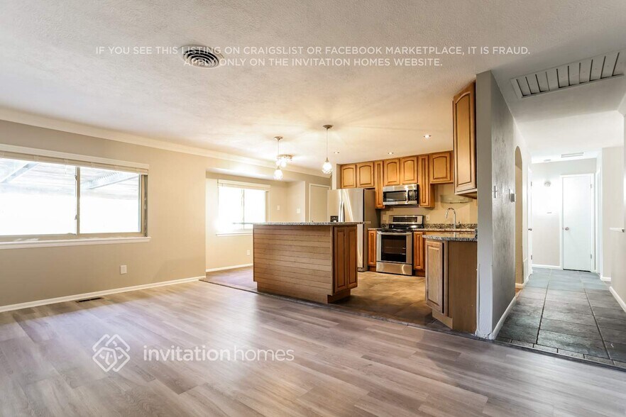 Building Photo - 2617 S Salida St