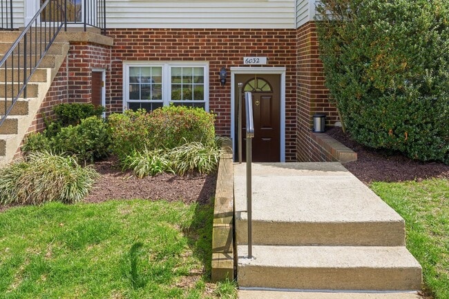 Building Photo - This beautifully refreshed condominium offers a refined blend of style and comfort