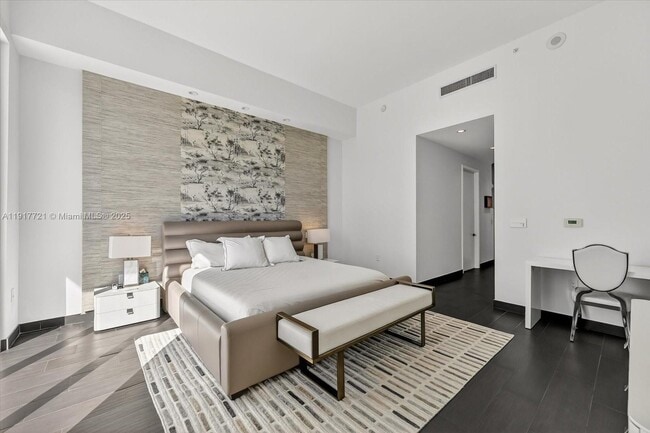 Building Photo - 900 Brickell Key Blvd