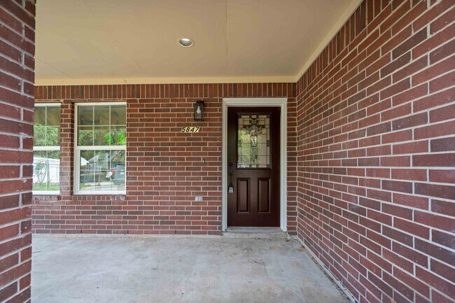 Building Photo - 5847 Southington St
