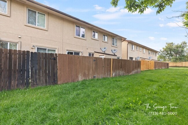 Building Photo - La Jolla 2BD Two-Story Townhome convenient...