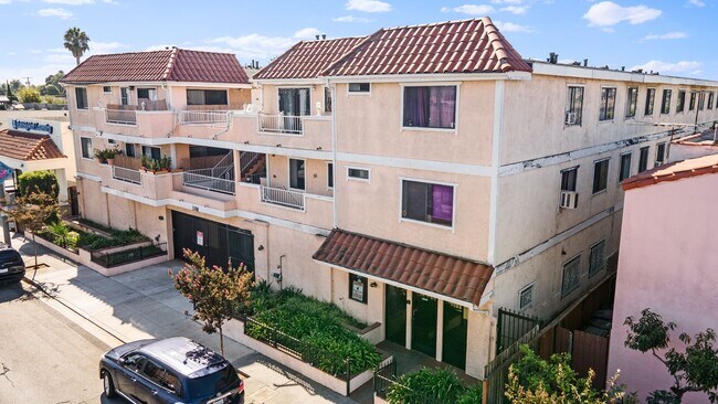 Building Photo - 1168 E 10th St