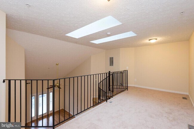Building Photo - 2013 Warners Terrace S