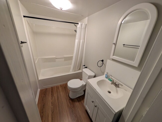 Building Photo - 216 N 9th St