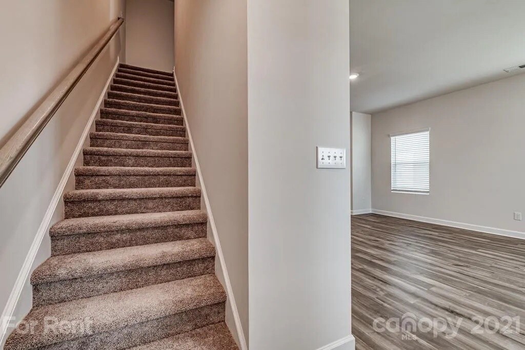Building Photo - Room in Townhome on Tears Ln