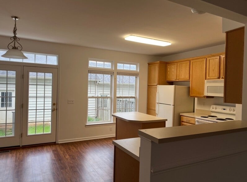 Building Photo - 2347 Abington Dr