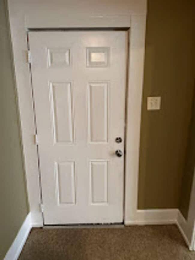 Building Photo - MOVE IN SPECIAL!! FIRST MONTH FREE!