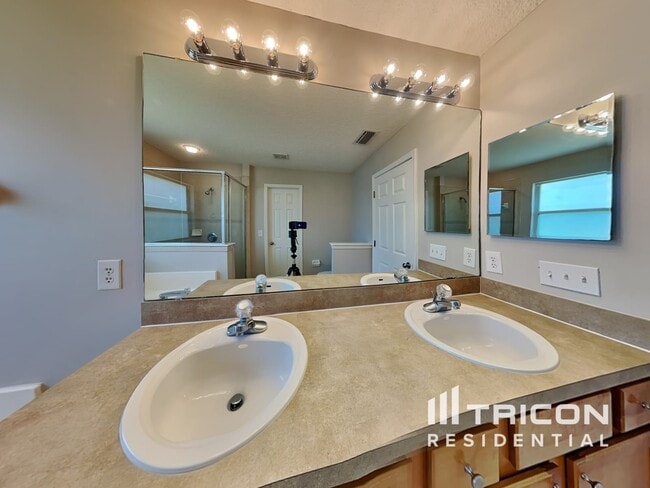 Building Photo - 11707 Deep Springs Dr N