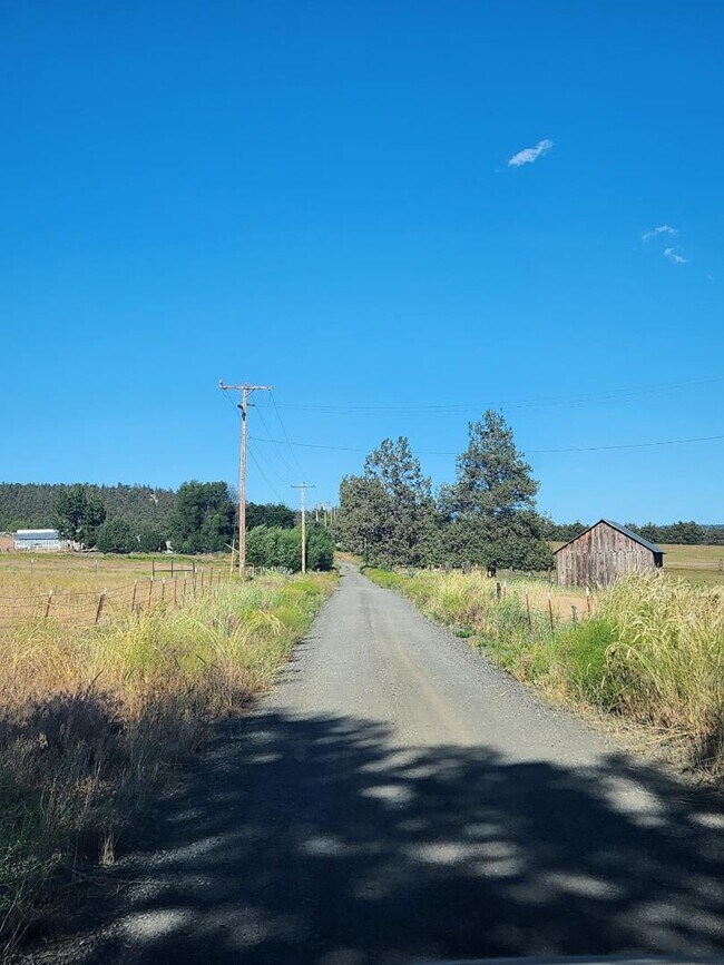 Building Photo - 23131 N Poe Valley Rd