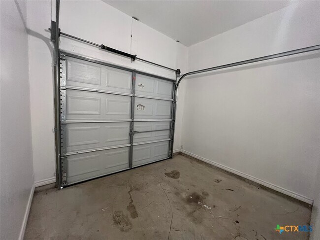 Building Photo - 201 Sladecek Dr