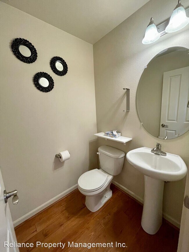 Building Photo - 3 br, 2.5 bath House - 10533 NE Summer Fal...