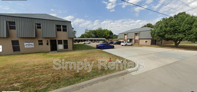 Building Photo - 400 Bill Bradford Rd