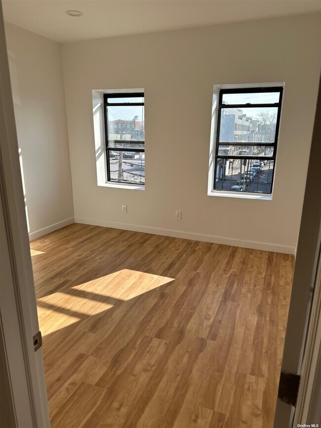 Building Photo - 959 Wyckoff Ave