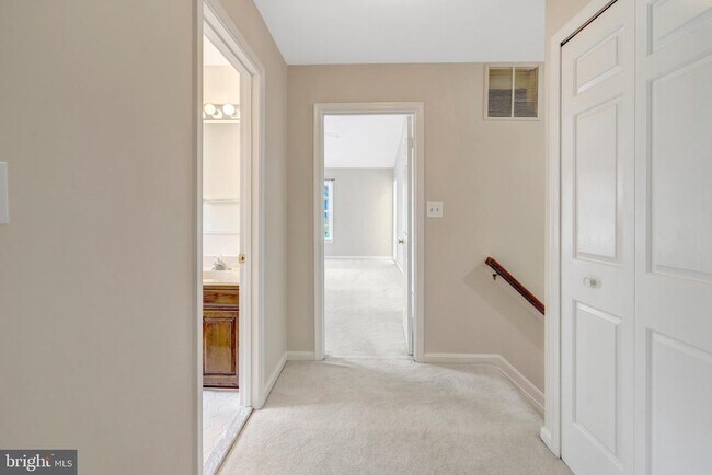 Building Photo - 5964 Norham Dr