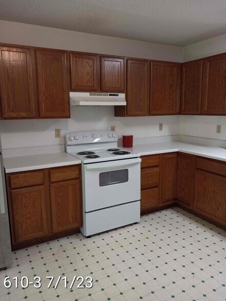 Building Photo - 612 Elk St