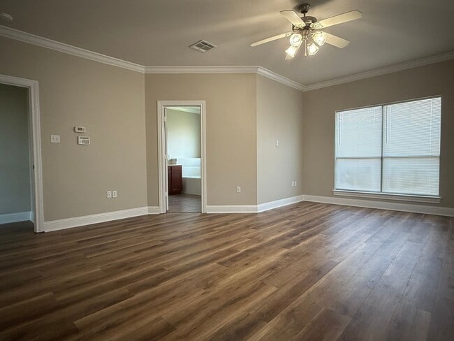 Building Photo - 41206 Colonial Dr