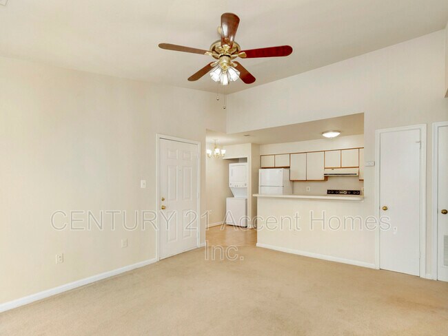 Building Photo - 8647 Beekman Pl