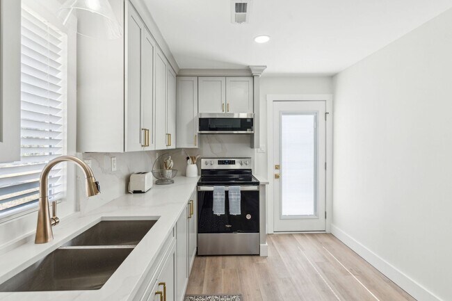 Building Photo - Charming Lowcountry Home for Rent on Edisto Island