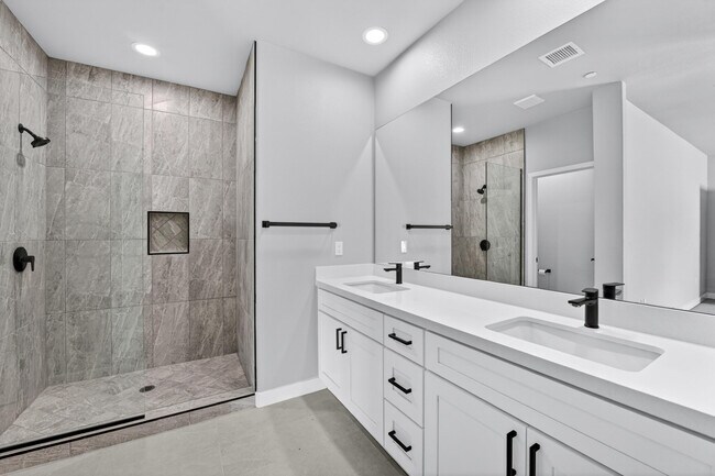 Building Photo - 66274-274 Hacienda Ave