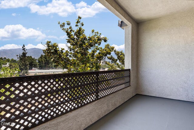 Building Photo - 300 N El Molino Ave