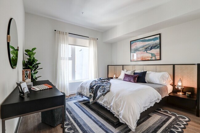 Building Photo - 525 E Seaside Way