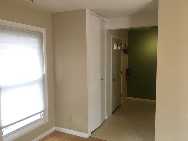 Primary Photo - 280 Ledgewood Cir