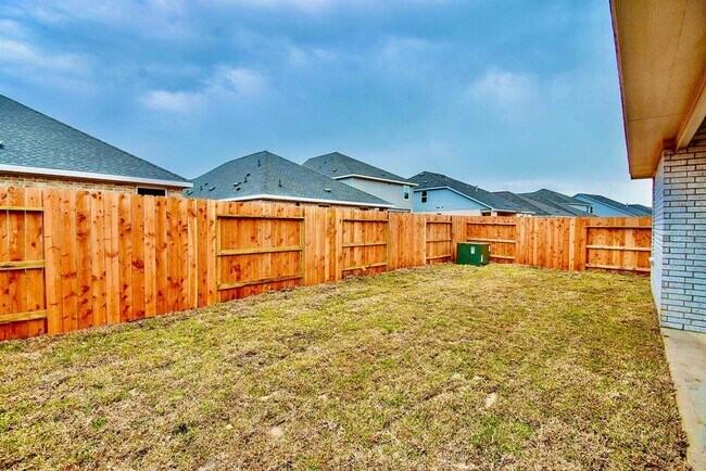 Building Photo - 6730 Iron Clover Dr
