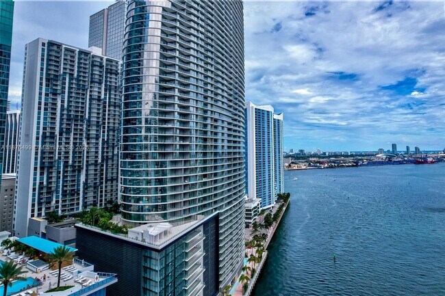 Building Photo - 300 Biscayne Blvd Way