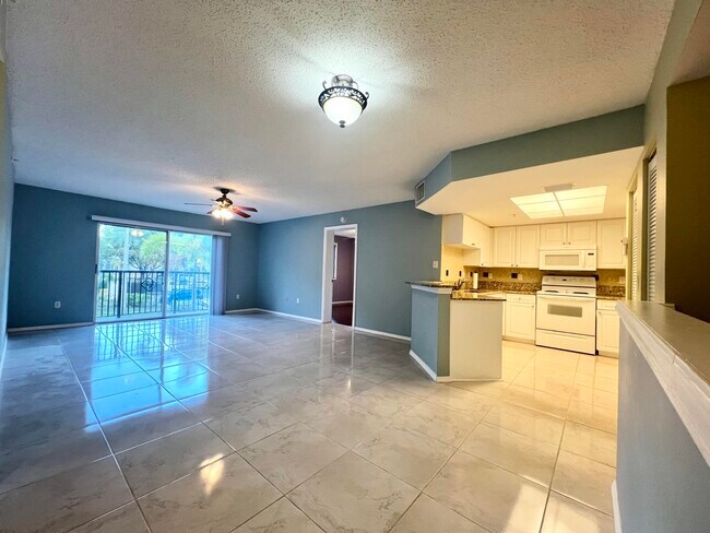 Building Photo - 1100 Crestwood Ct S
